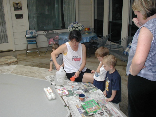 Best-of-Katie/640x480_2003-04-13-Easter-08-dye-eggs-Chance-Dax-Suzi-Vale-Katie.JPG
