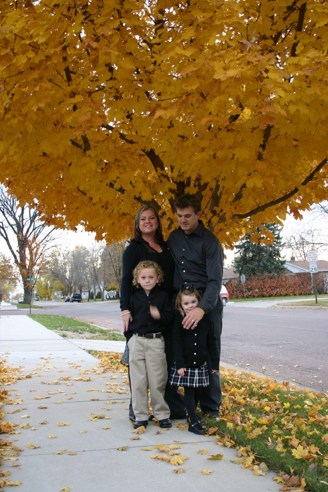 2005-11-05-South-Dakota-39-Family-photo-Justin-Katie-Vale-Kyla.JPG