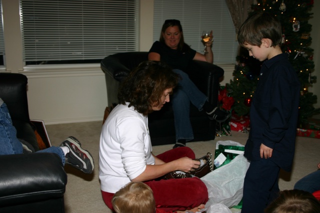 2005-12-25-Christmas-46-Joshs-house-Suzi-Katie-Dax.JPG