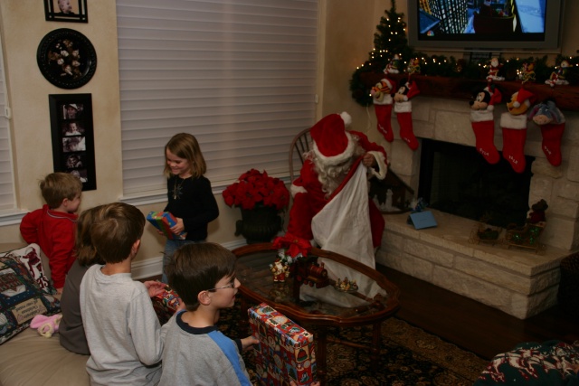 2007-12-24-Christmas-Eve-09-Santa-Katie-Ian-Chance-Dax.JPG