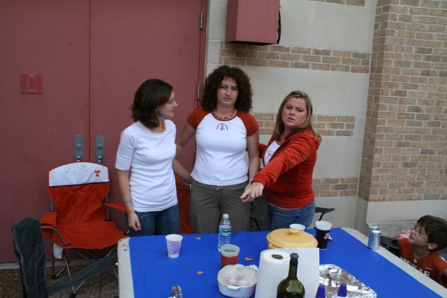2008-11-27-ThanksGiving-39-Heather-Suzi-Katie.JPG