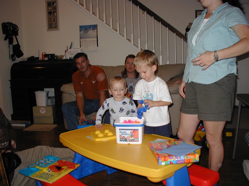 Best-of-Katie/800x600_2001-10-05-Chance-Bday-38-Justin-Vale-Katie-Chance-Suzi-presents.JPG