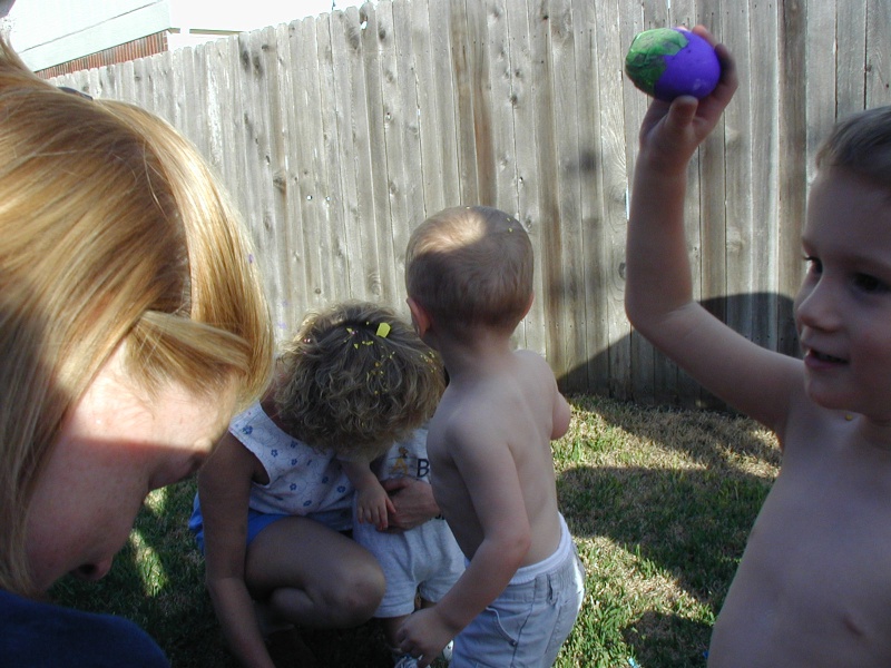 Best-of-Katie/800x600_2002-03-30-Easter-14-confetti-eggs-Chance-Katie-Vale-Janeen.JPG