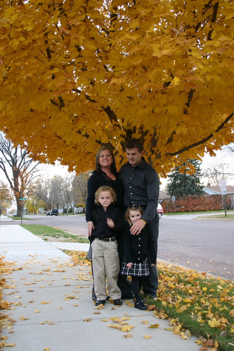 2005-11-05-South-Dakota-39-Family-photo-Justin-Katie-Vale-Kyla.JPG