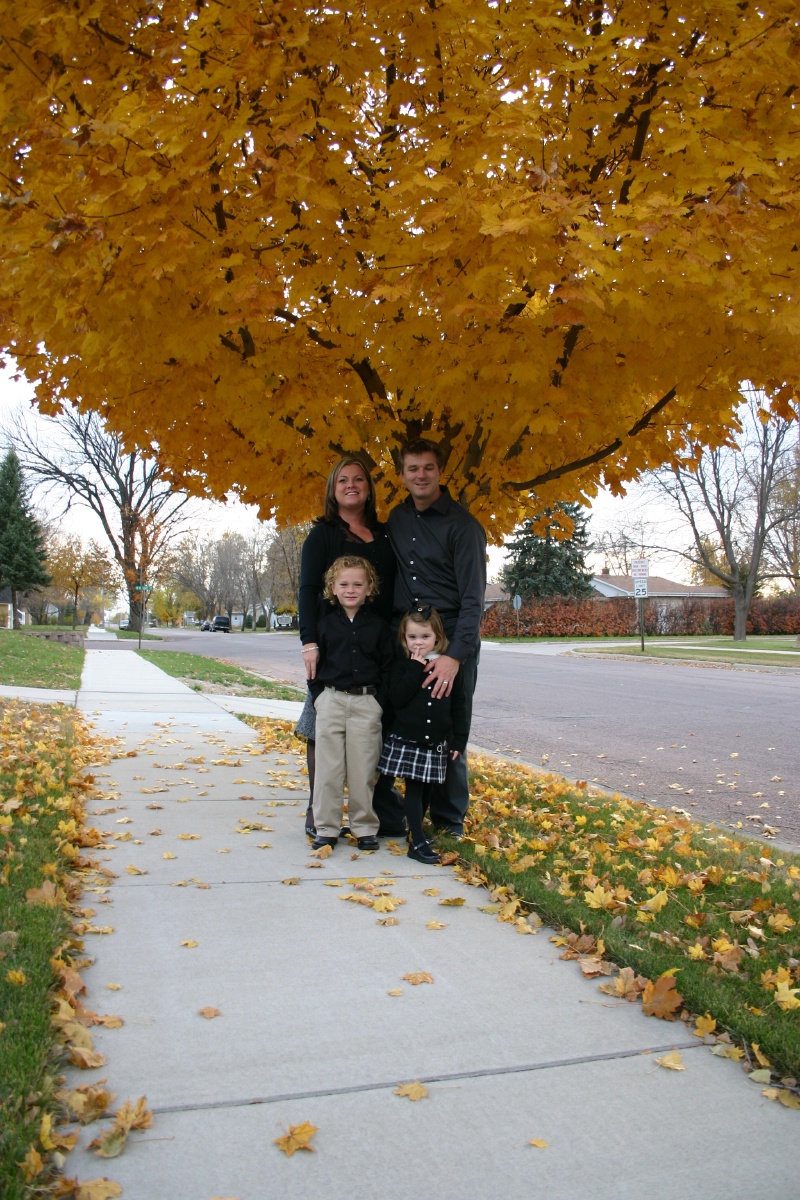 2005-11-05-South-Dakota-42-Family-photo-Justin-Katie-Vale-Kyla.JPG
