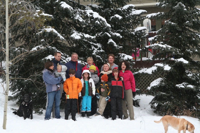 Best-of-Katie/800x600_2009-12-25-Christmas-Family-Photo-05-Heather-Sydney-Josh-Jim-Dax-Kyla-Janeen-Vale-Ian-Katie-Justin-Chance-Suzi.JPG