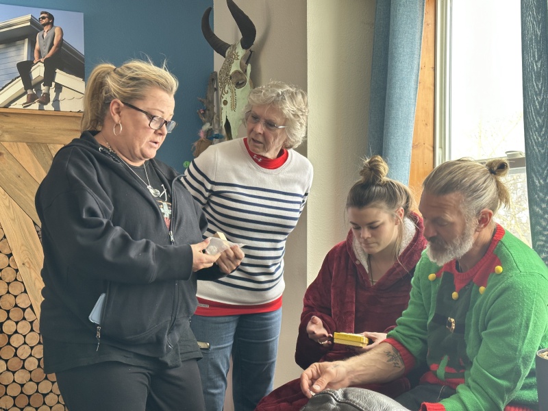 2022-12-24-Christmas-42-Katie-Janeen-Kyla-Justin.JPG