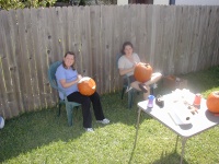 2001-10-28-pumpkin-carving-03-Katie-Suzi.JPG