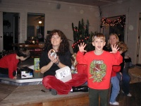 2004-12-24-Christmas-Eve-18-Suzi-data-recorder-Chance-Katie.JPG