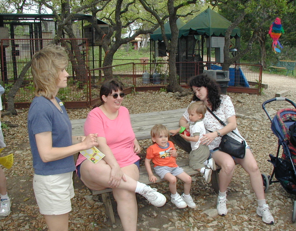 2001-04-07-11-Austin-Zoo-Kim-Stacy-Jack-Chance-Suzi.jpg